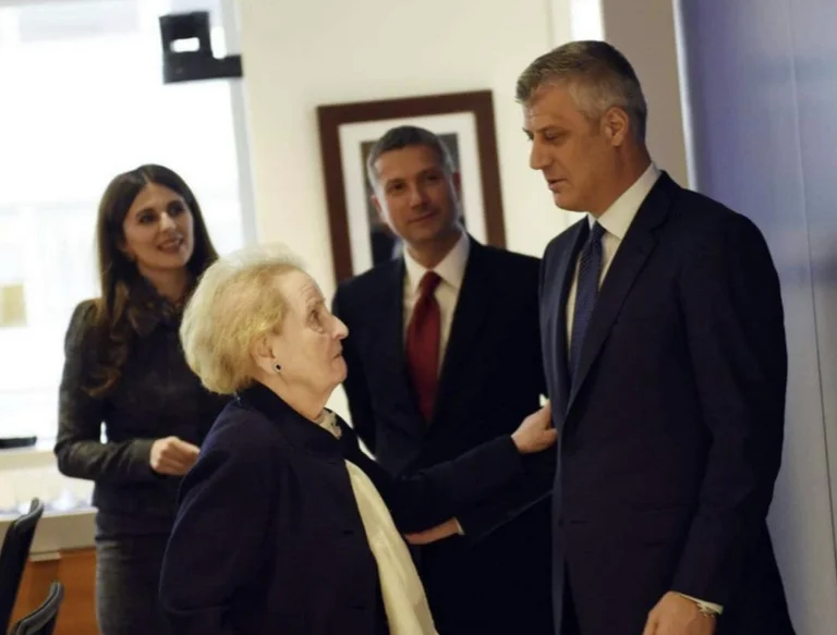 Çollaku viziton Thaçin në Hagë, tregon se ishte tejet i pikëlluar nga lajmi për vdekjen e Madeleine Albright