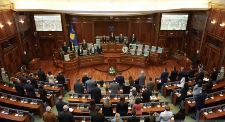 Kurti në Kuvend: NATO dhe FSK mbrojnë sovranitetin e Kosovës