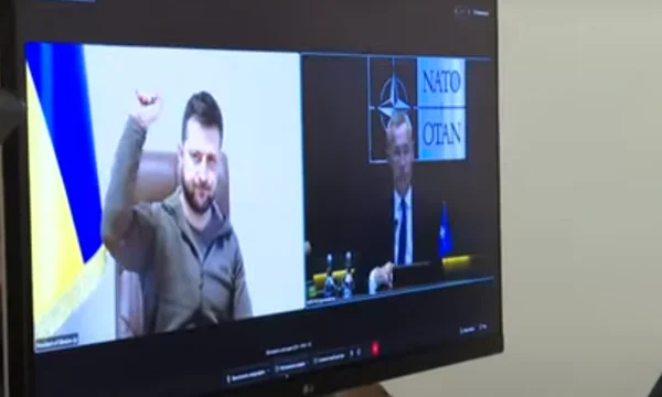 Zelensky ia thotë NATO-s: Kurrë më mos na thoni se ushtria jonë nuk i përmbush standardet e juaja
