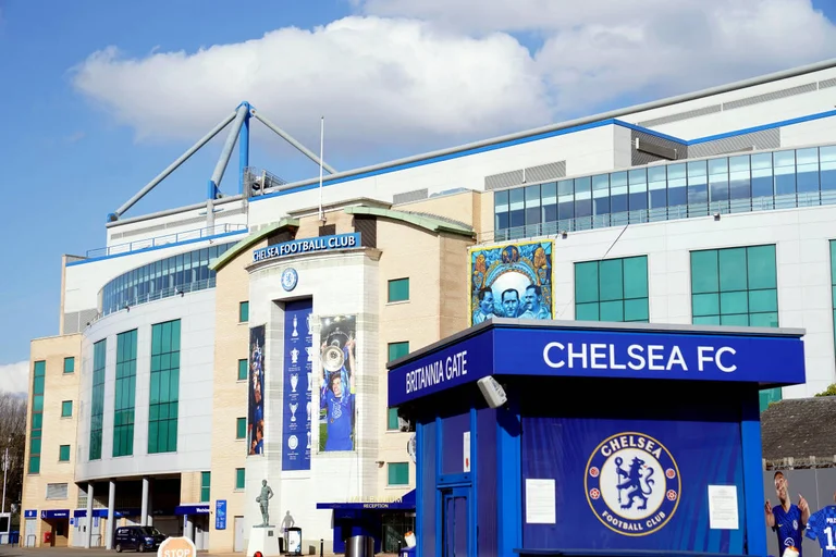 Chelsea mund të shesë bileta për ndeshjen ndaj Realit – Kush e merr fitimin?