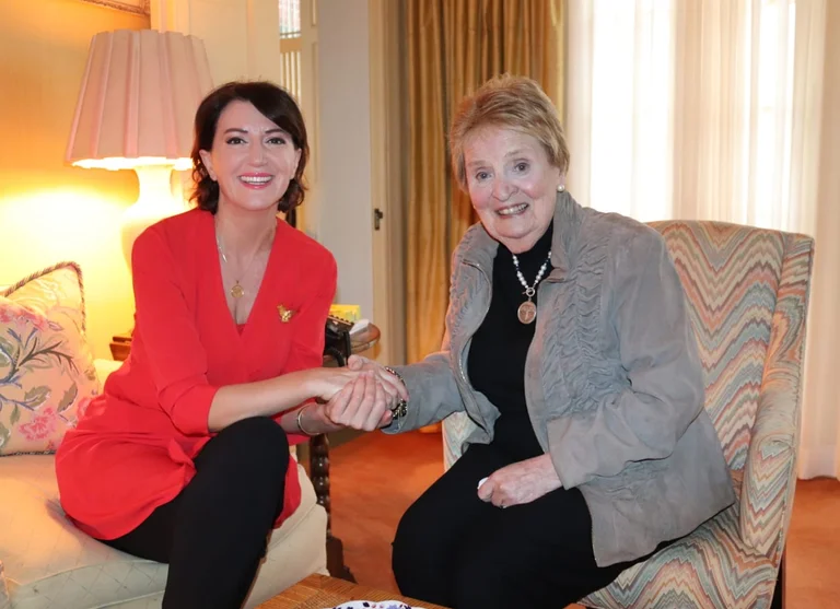 Jahjaga për Albright: Përgjithmonë mirënjohës për udhëheqjen dhe miqësinë tuaj