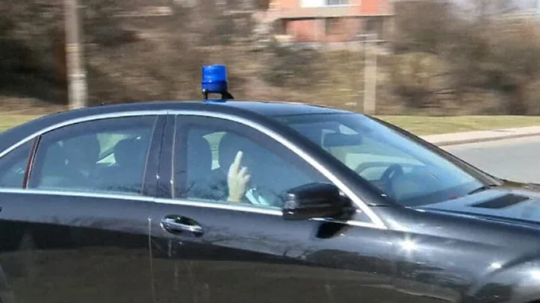 Lideri serb i Bosnjes ua qon gishtin e mesëm gazetarëve