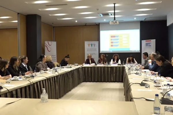 Propozohet modeli i ri i lejes së lehonisë, babai të ketë drejtë një muaj pushim me pagesë