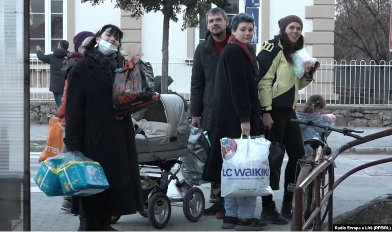 Maqedonia e Veriut pret një grup refugjatësh nga Ukraina