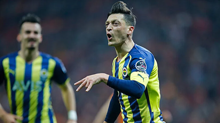 Ozil “oktapodi” i parashikimeve – Sipas tij kjo skuadër e fiton Premierligën dhe Ligën e Kampionëve