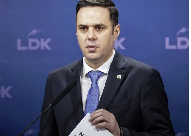 Abdixhiku: Qeveria Kurti braktisi qytetarët, kapi bordi e skandalizoi në politikën e jashtme