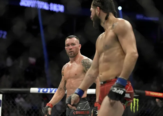 Gjiganti i UFC e rrahu keq para një restoranti kundërshtarin e tij – Dyshohet se ia theu dhëmbin dhe ia nxiu syrin