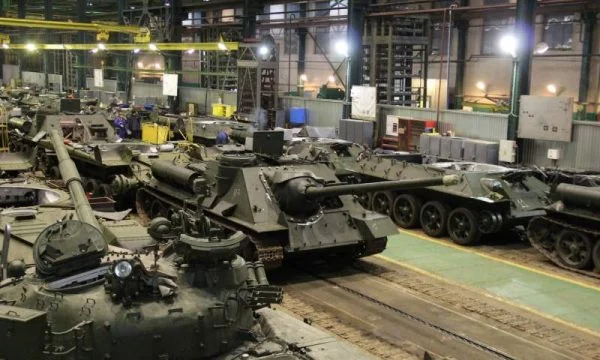 Efekti i sanksioneve, fabrika ruse e tankeve pezullon prodhimin shkaku i mungesës së pajisjeve