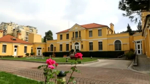 Dorëheqja e Bashës, vjen reagimi i ambasadës amerikane