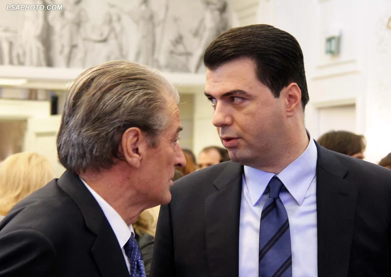 Dorëheqja e Bashës, Grupi parlamentar i PD kërkon tërheqjen edhe të Sali Berishës