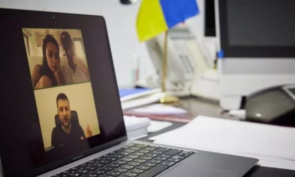 Was Zelensky Ashton und Mylas ihnen gesagt haben, sammelten sie 35 Mio. $ für die Ukraine