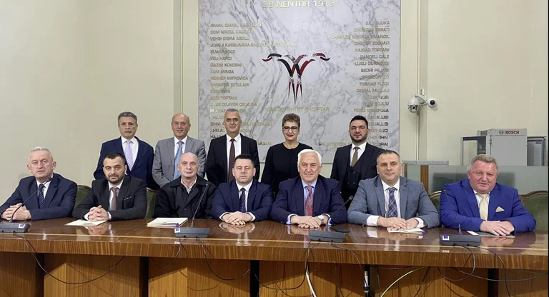 The honoured analyst ironifies with the meeting in Albania from which Mefail Bajqinovci reported: Sleep the dathu