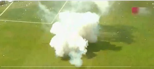 En Argentine comme dans <x0/war” Lancer des grenades sur le terrain