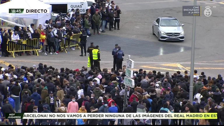Les vrais fans parlent devant le stade “Santiago Bernabeo”: Où est Messy?