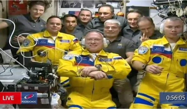 Russia reacts to the clothing of Ukrainian flag's colored astronauts: Sometimes yellow is just yellow
