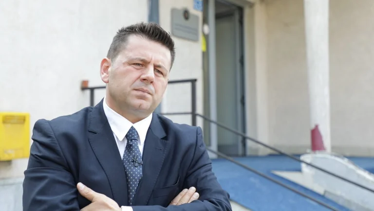 Berisha: Albini me ushtarët e Facebook-ut le të shkojnë në veri, aty po respektohet ligji i Serbisë