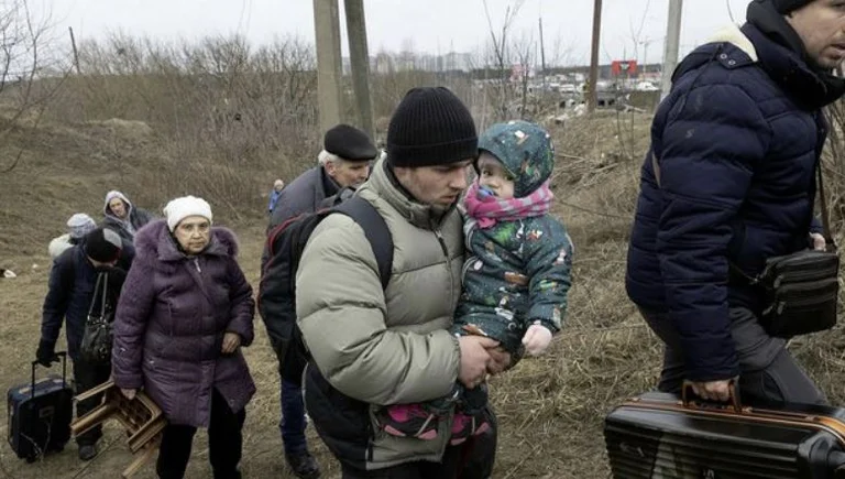 Oltre 9.000 persone sono fuggite dall'Ucraina oggi attraverso corridoi umanitari