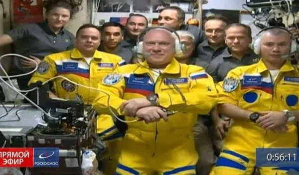 Colorful Ukrainian flag: Is this support from the Russian cosmonauts just landed on the ground?