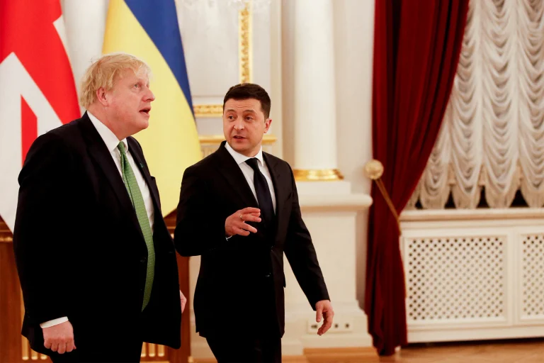 Johnson talks to Zelensky: I swear we'll do more for you