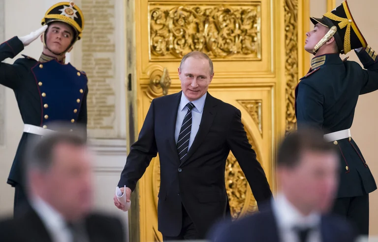 Russie communiste : Des étudiants et des employés ont fait pression pour suivre le discours de Poutine