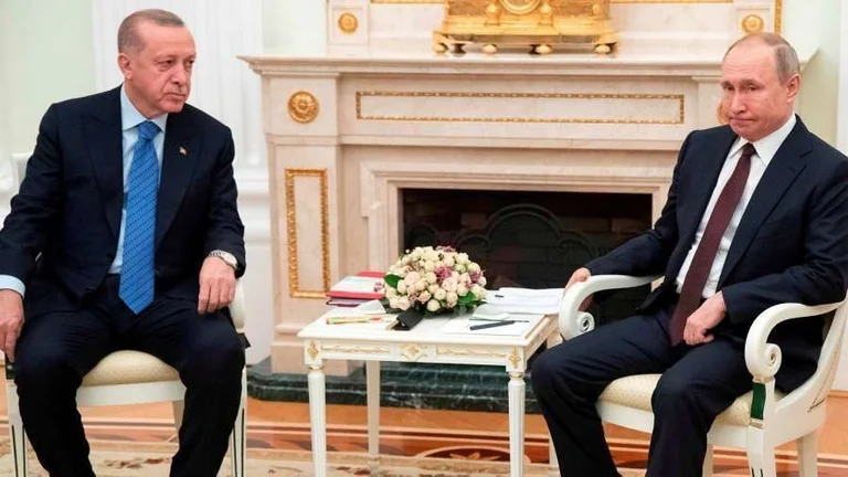 Putin submits requests during call with Erdogan