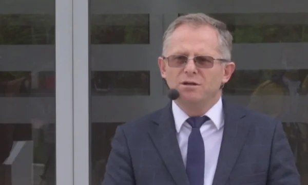 “Nuk besoj që është nipi im”, reagimi i Besnik Bislimit sot në mbledhjen e Qeverisë