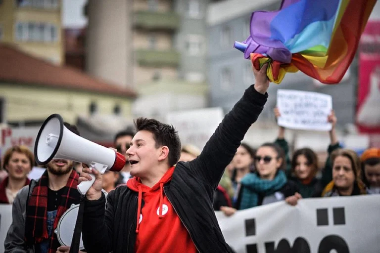 Led Mustafa: J'invite les Demi-Murtezai Labinos à me guérir des LGBTI