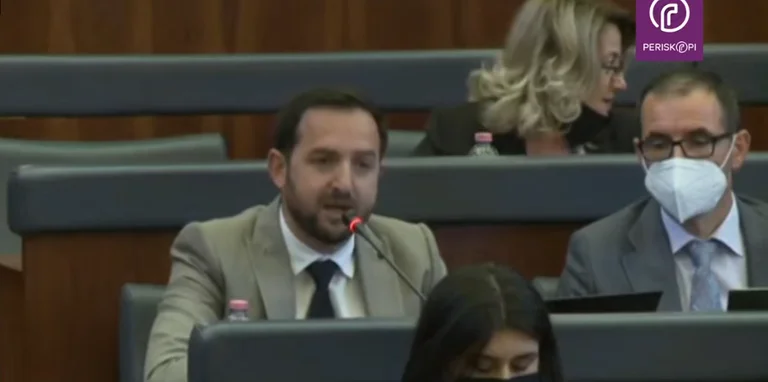 Objetos del mismo matrimonio sexual en busca de refugio: VV sierras coreanas con Ukshin Hoti