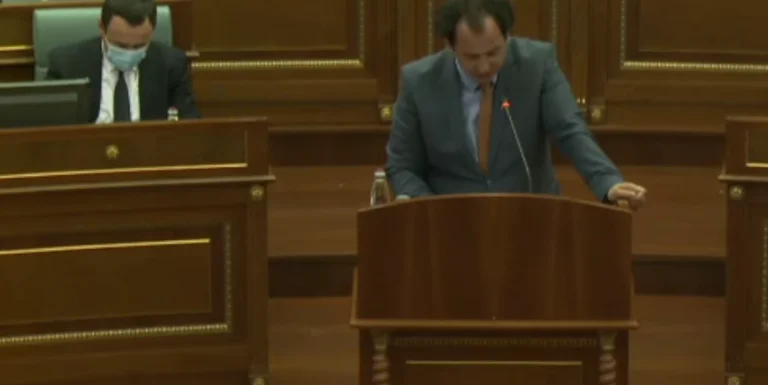 “ne sont pas tout à fait normaux”: Glauk Konjufka ne tient pas compte de l'auto-détermination Discours de lévité du député