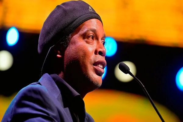 Ronaldinho spera che Messia e Barcellona ritornino a livelli di calcio più alti