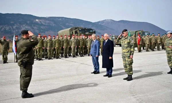 Borrell en Bosnie: Nous avons doublé notre nombre de corps