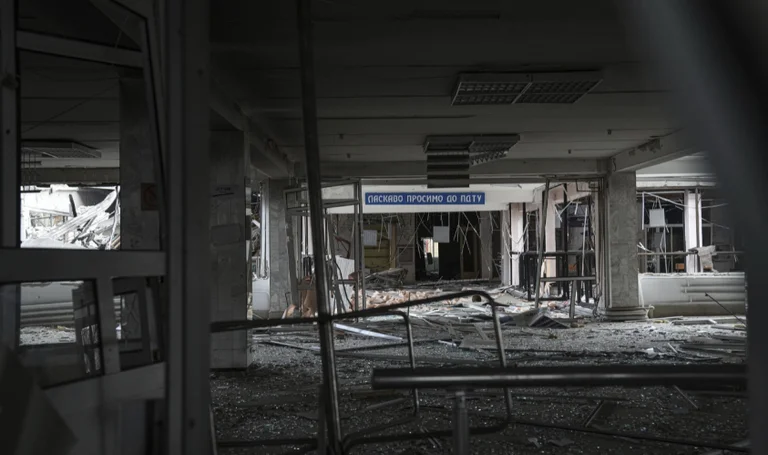 Les forces russes otagent 500 personnes dans un hôpital de Marioupol