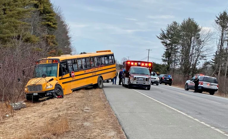 The driver had health problems, students stop the bus