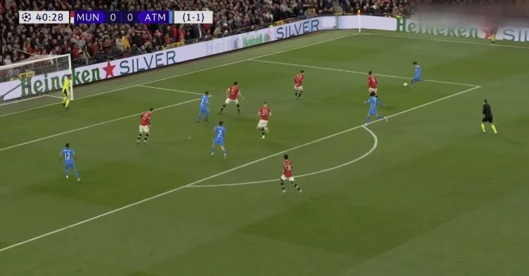 Aletico ahead, running action and no Spanish goal missing