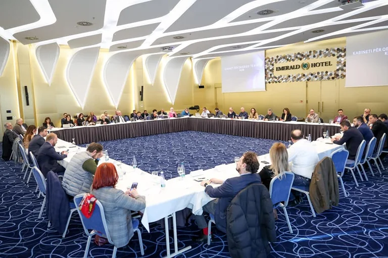 Memli Krasniqi a réuni la présidence du parti : Apprendre la raison