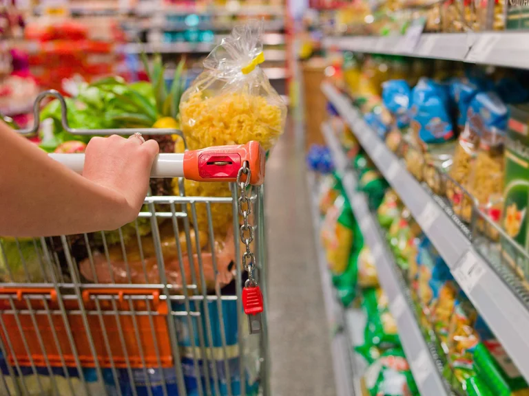 Germans capture Kosovars rushing into brands to buy flour and oil