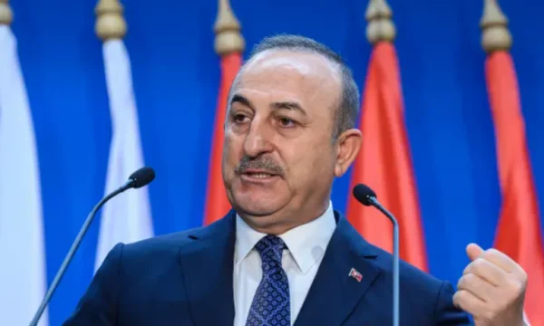 Certains Turcs restent en Ukraine, Cavusoglu parle au téléphone avec Lavrov