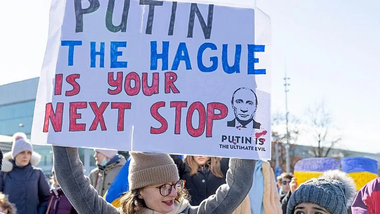How can Vladimir Putin be arrested for war crimes?
