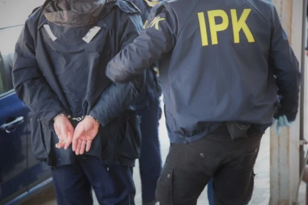Point: 48 policiers arrêtés comparaissent devant le tribunal