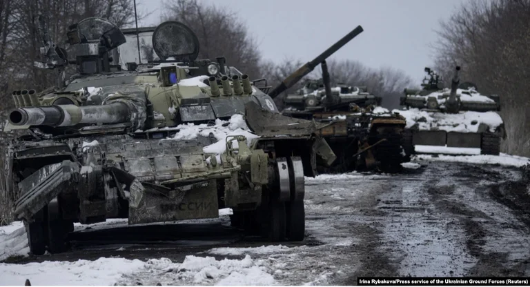 How is Russia recruiting mercenaries for the war in Ukraine?