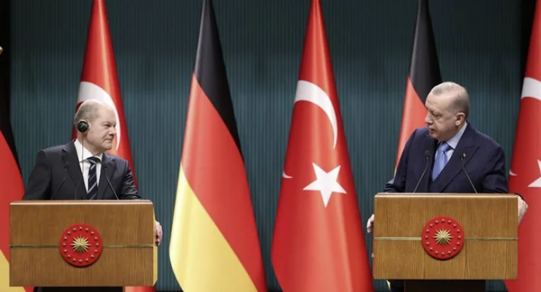 Erdogan après avoir rencontré Scholz, la Turquie appelle à un cessez-le-feu permanent en Ukraine