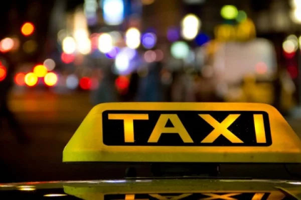 La vida cara en Kosovo continúa: Se propagan los precios de Auto-Tax