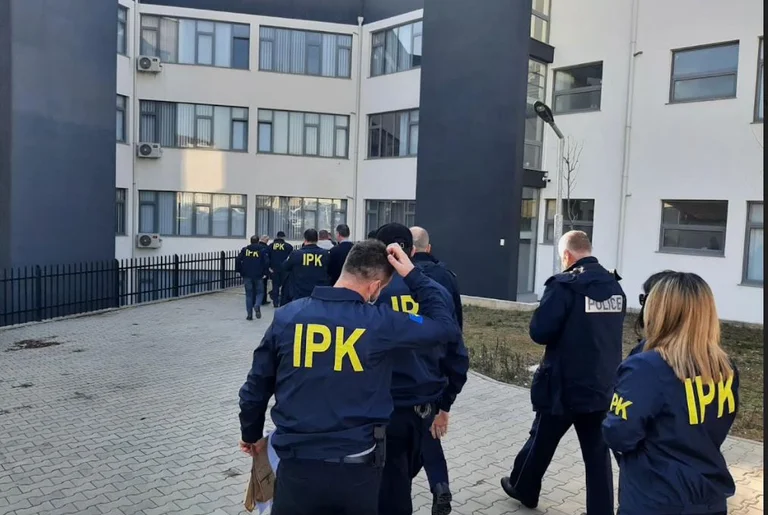 “événement Énorme Conférence sur l'arrestation de dizaines de policiers