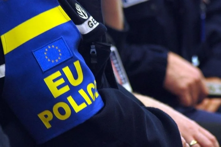 92 membres de la Force européenne de gendarmerie à terre au Kosovo