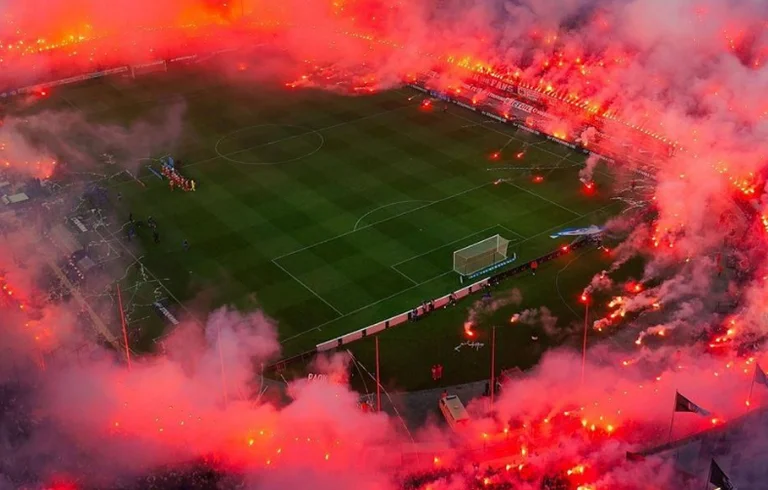 Si chiama amore per il numero di record di calcio venduti prima del derby turco, Galatasaray Besiktas