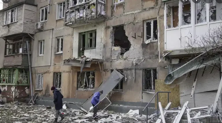 La lotta dura a Marioupol, Ucraina, ammonta a 2500 morti