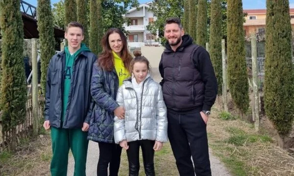 Primera familia ucraniana protegida en Tirana