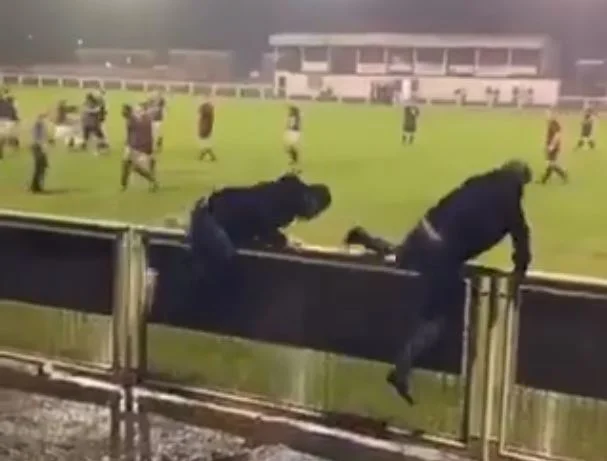 ¡Te garantizo que este es el video más ridículo que has visto en el fútbol!