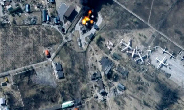 La Russie bombarde l'aéroport Antonov de Kiev
