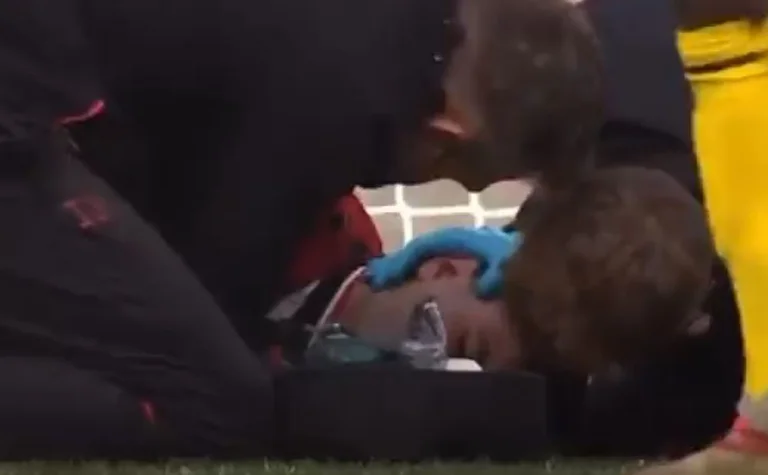El video de las terribles heridas de Armando Broille, por un momento se queda inconsciente en el suelo.